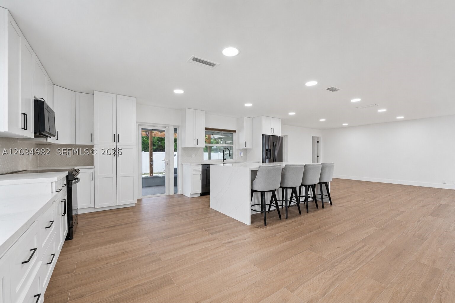 RAINBOW LAKES - Residential Lease