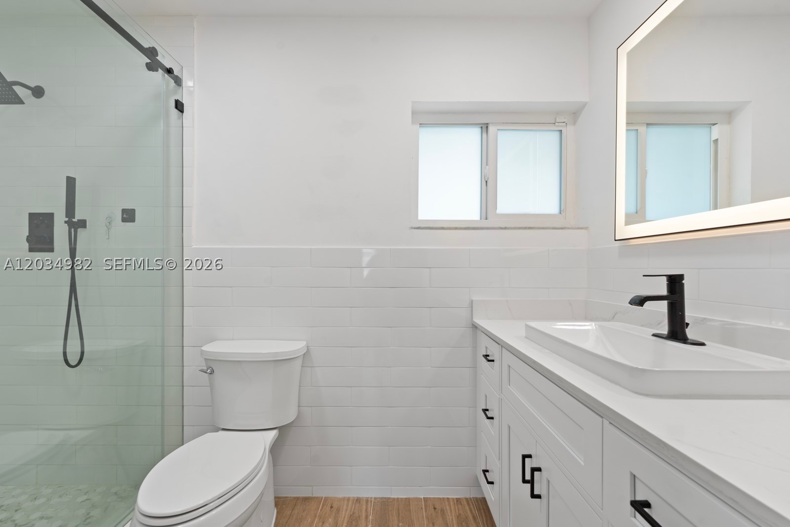 RAINBOW LAKES - Residential Lease