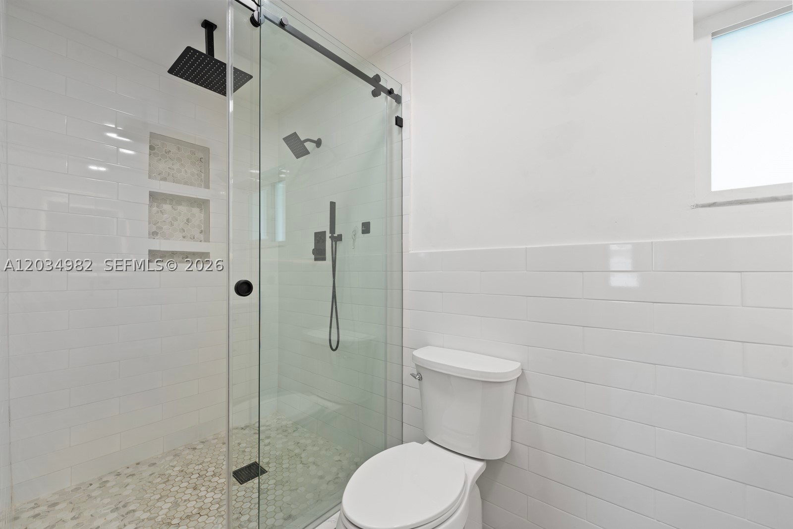 RAINBOW LAKES - Residential Lease