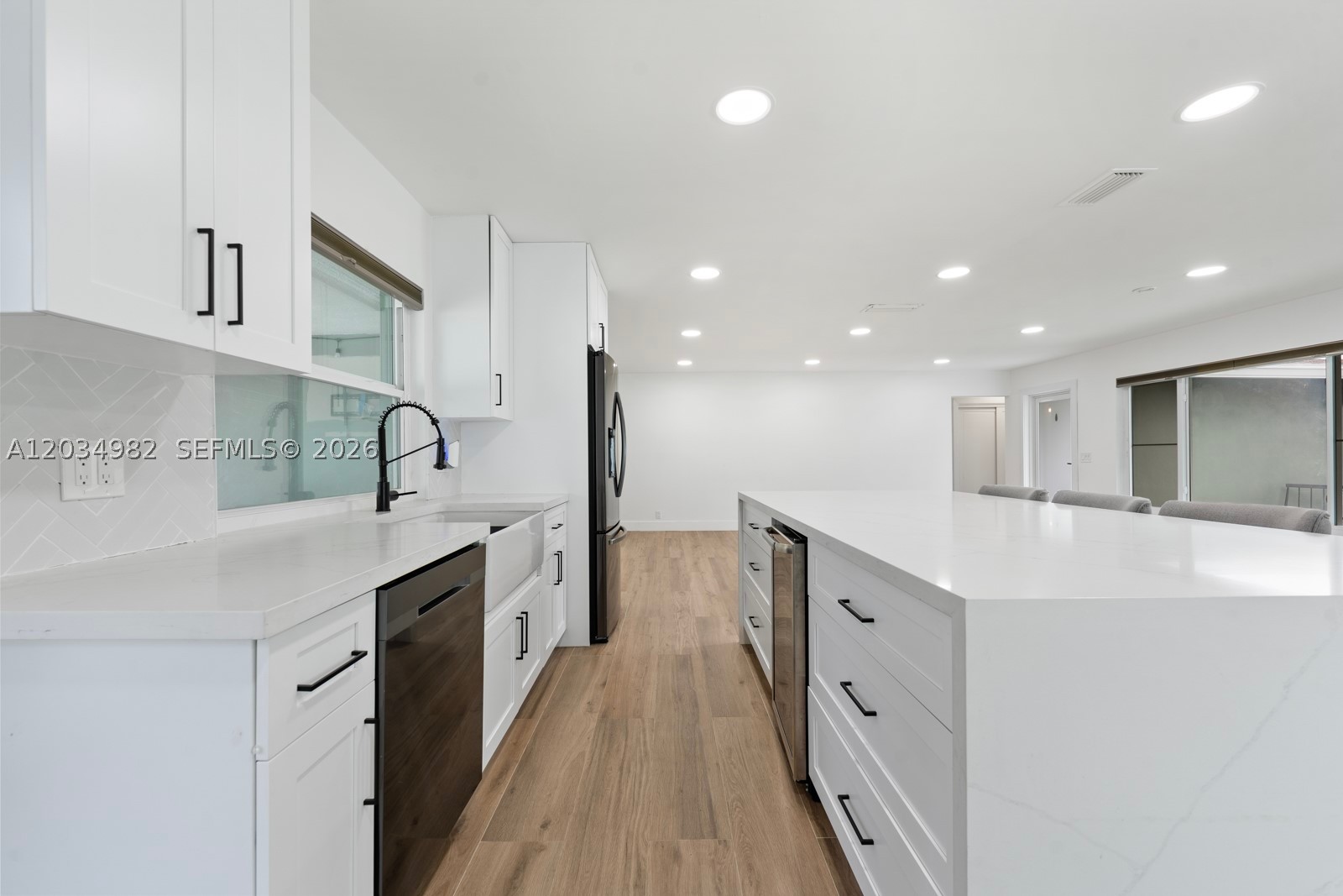 RAINBOW LAKES - Residential Lease