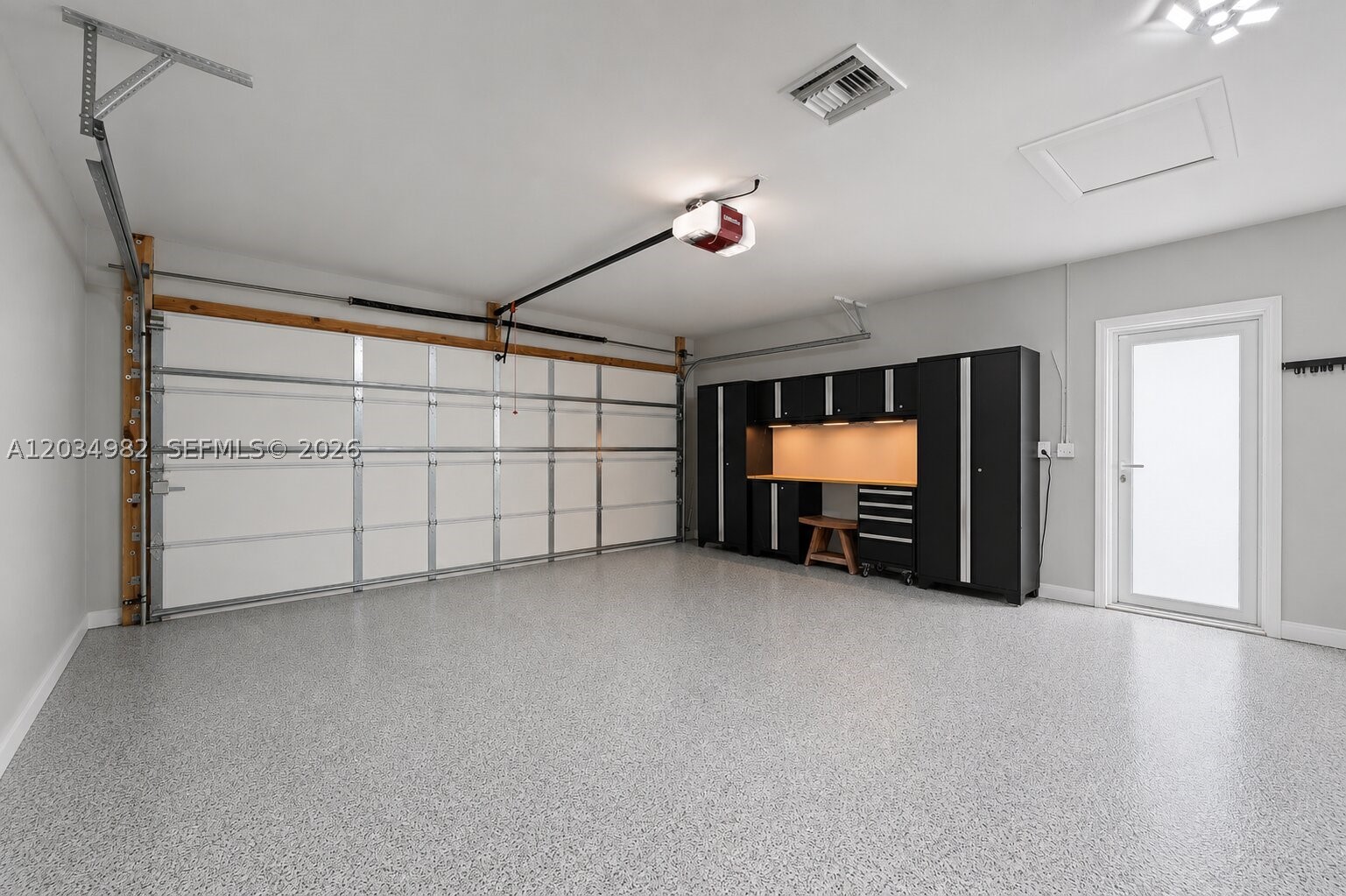 RAINBOW LAKES - Residential Lease