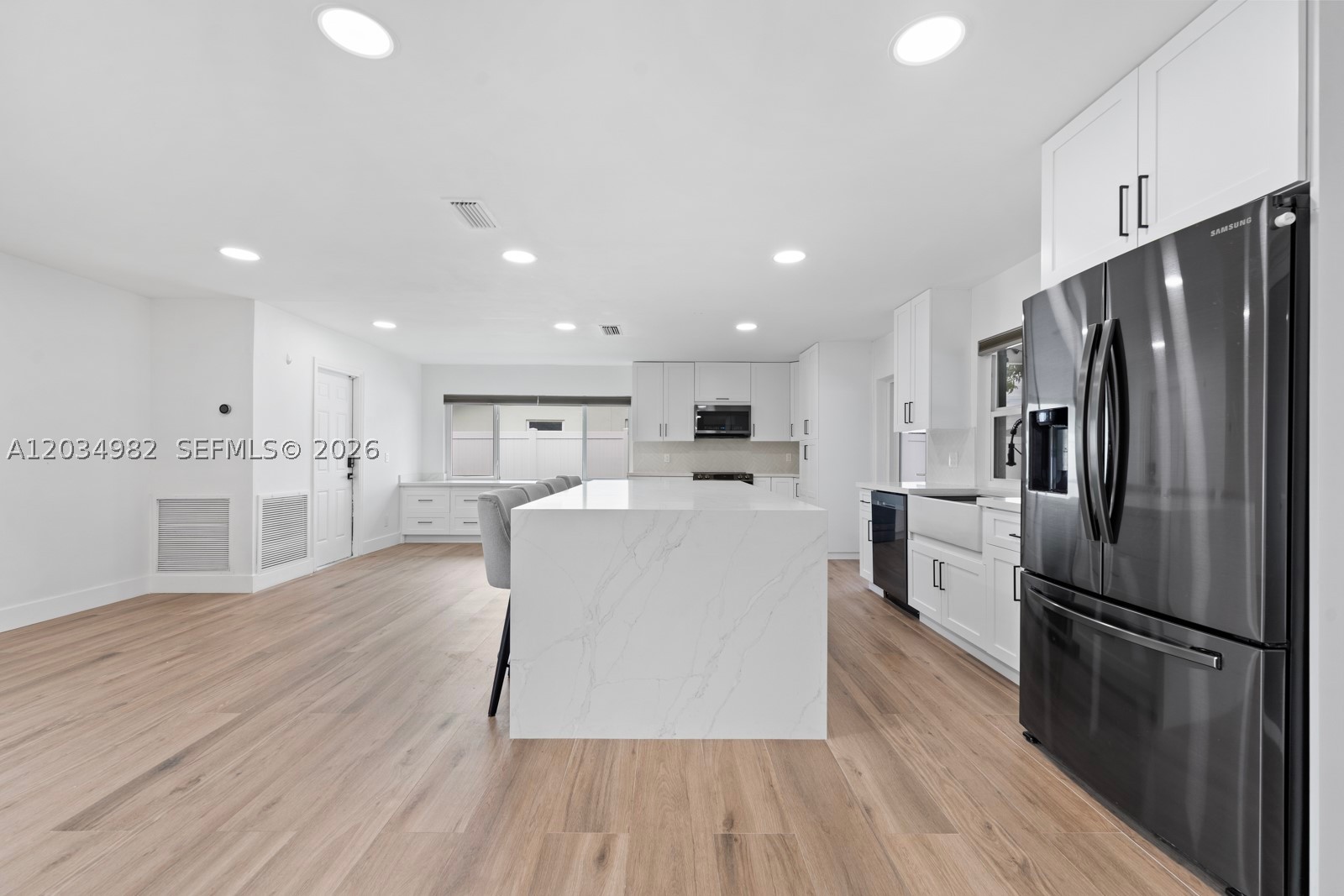 RAINBOW LAKES - Residential Lease