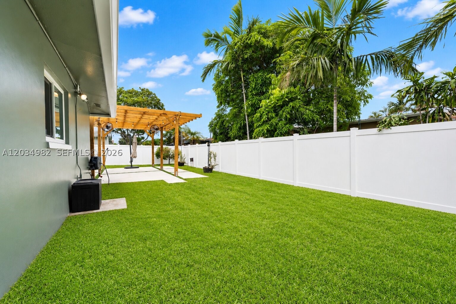 RAINBOW LAKES - Residential Lease