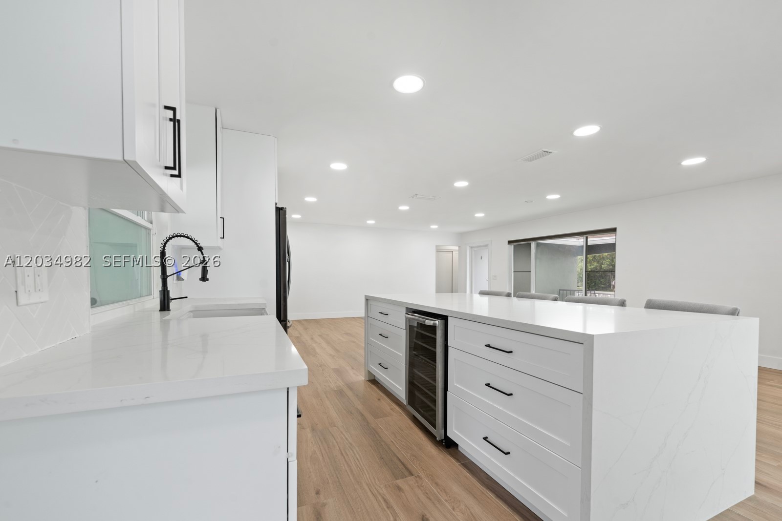 RAINBOW LAKES - Residential Lease