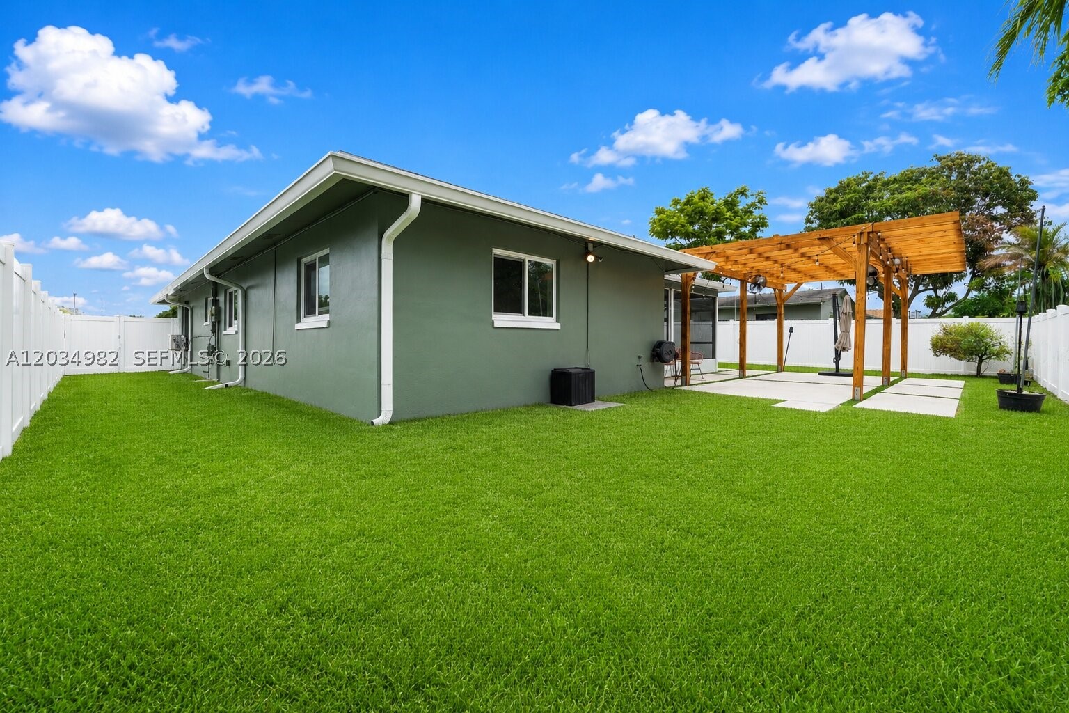 RAINBOW LAKES - Residential Lease