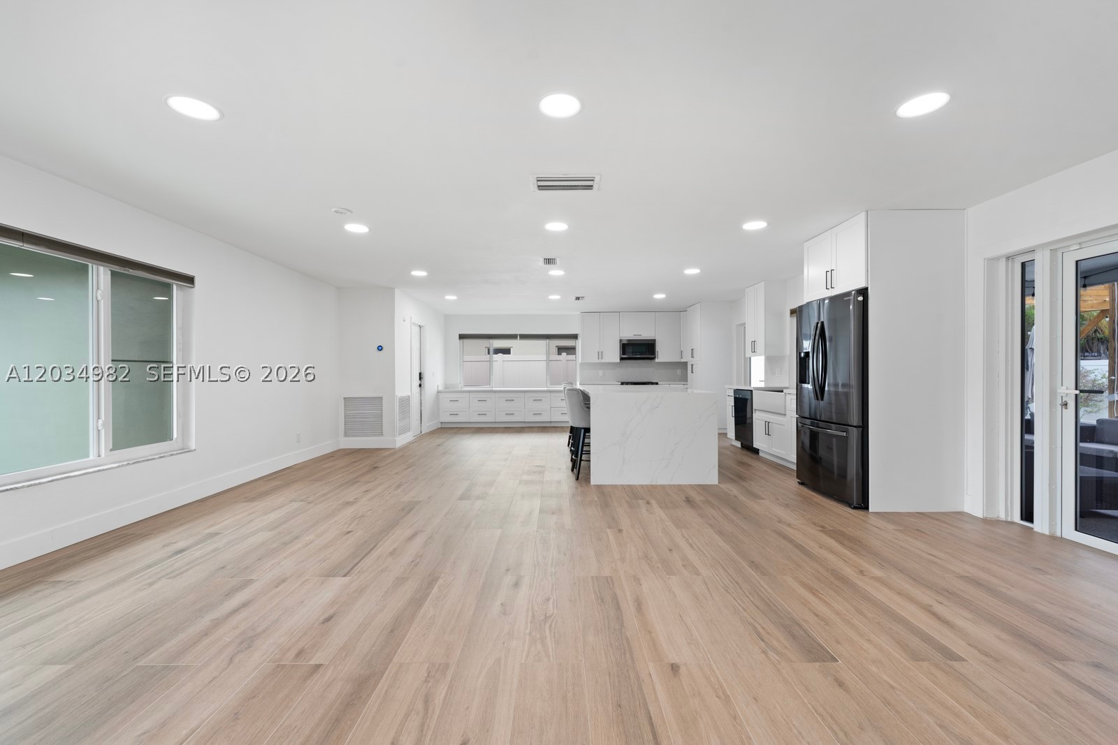 RAINBOW LAKES - Residential Lease