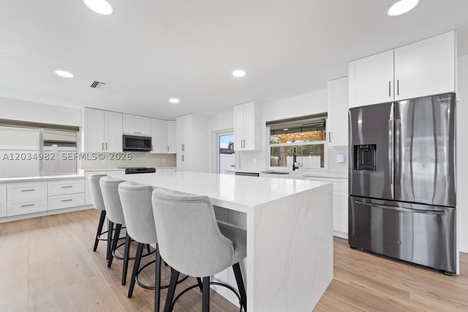 RAINBOW LAKES - Residential Lease