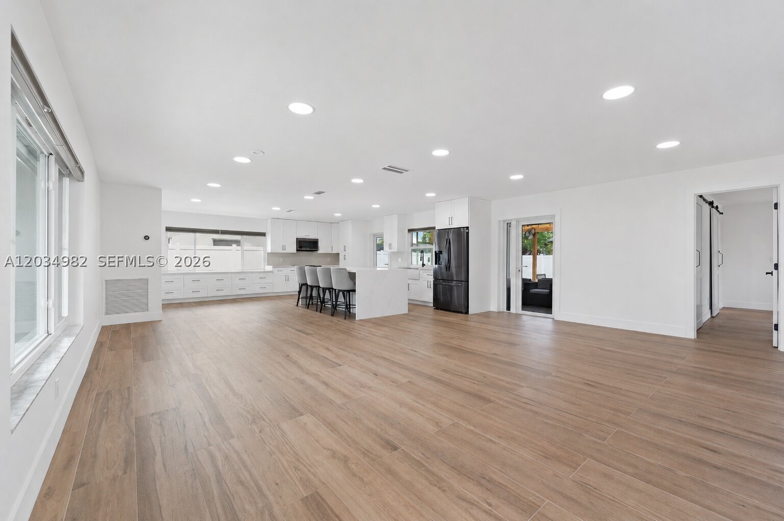 RAINBOW LAKES - Residential Lease