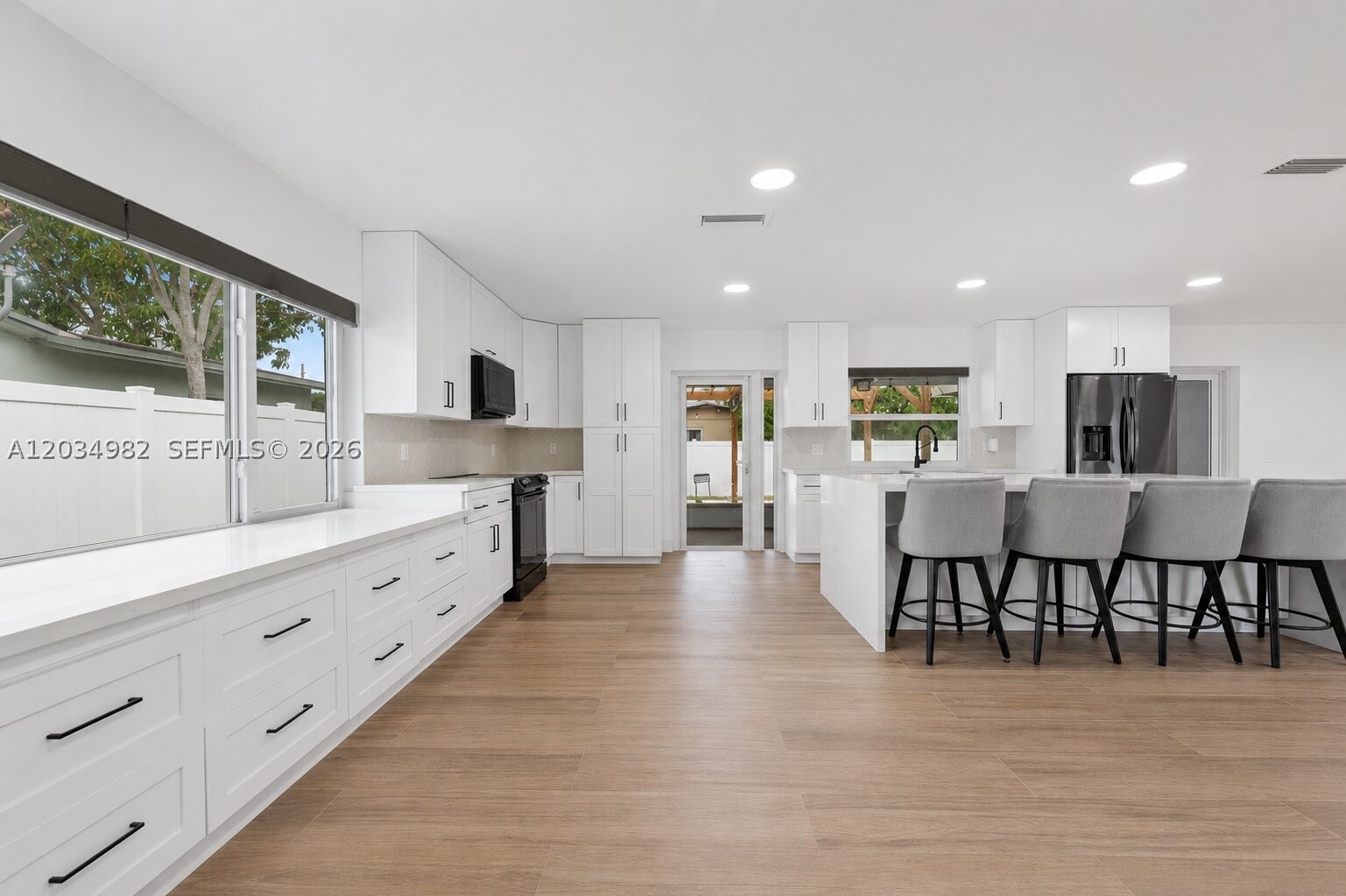 RAINBOW LAKES - Residential Lease