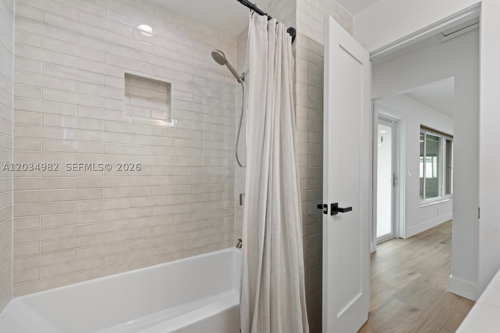 RAINBOW LAKES - Residential Lease
