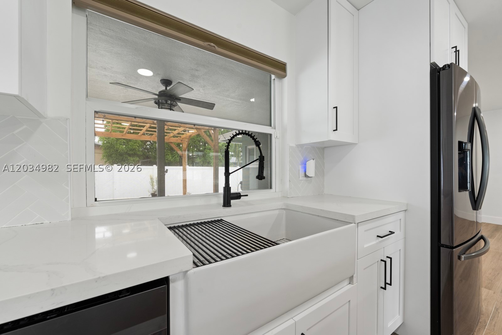 RAINBOW LAKES - Residential Lease