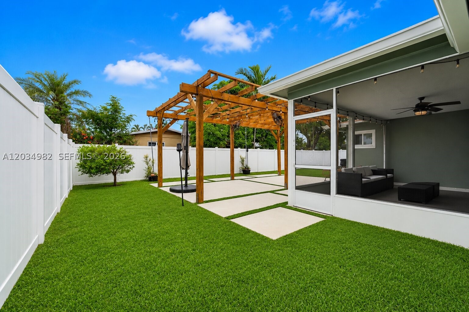 RAINBOW LAKES - Residential Lease