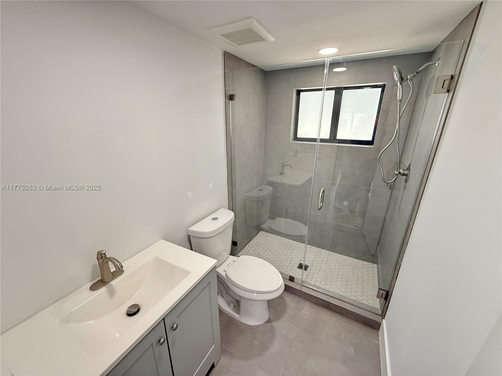 DIXIE HIGHWAY TRACK - Residential Lease