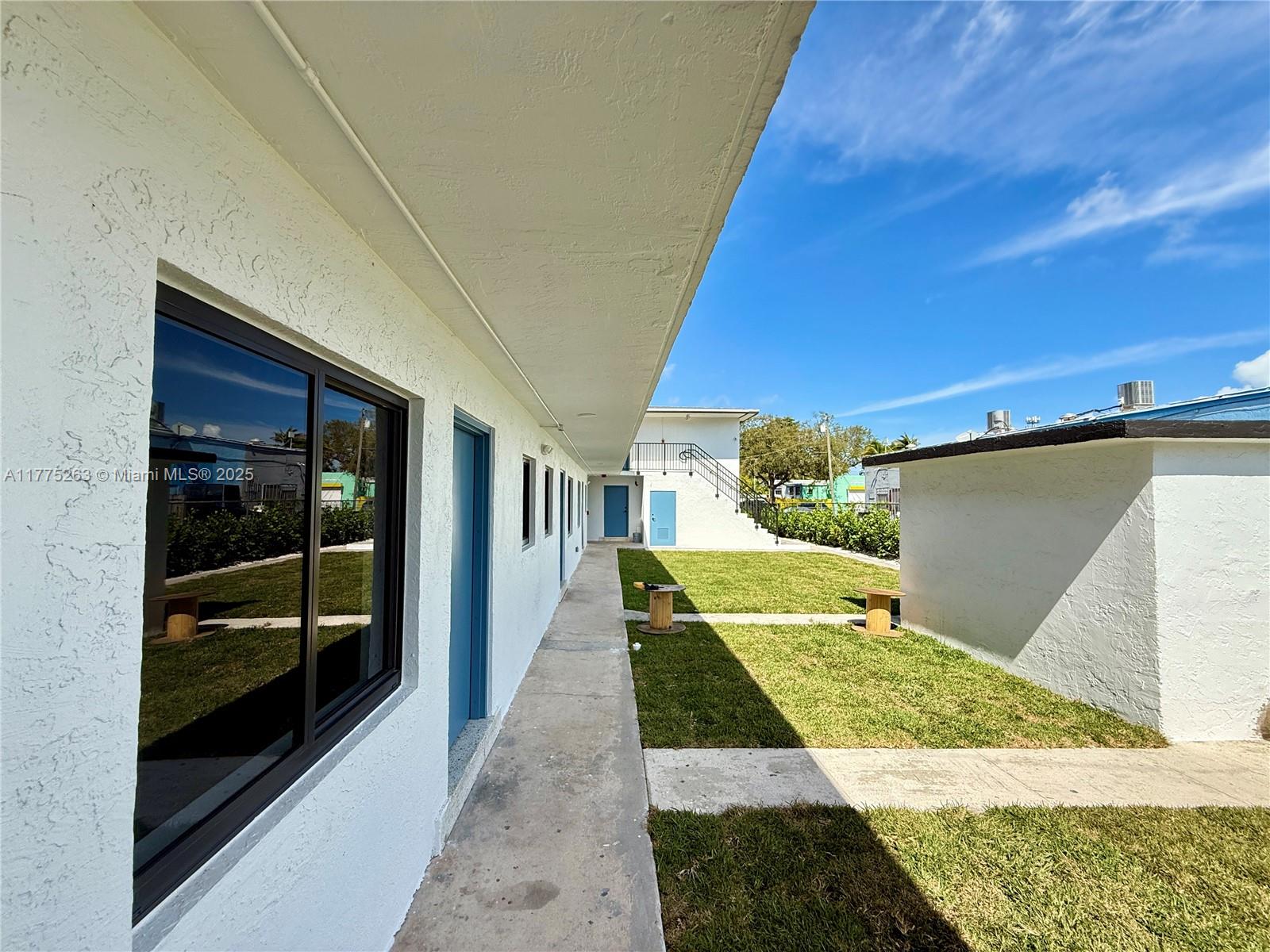 DIXIE HIGHWAY TRACK - Residential Lease
