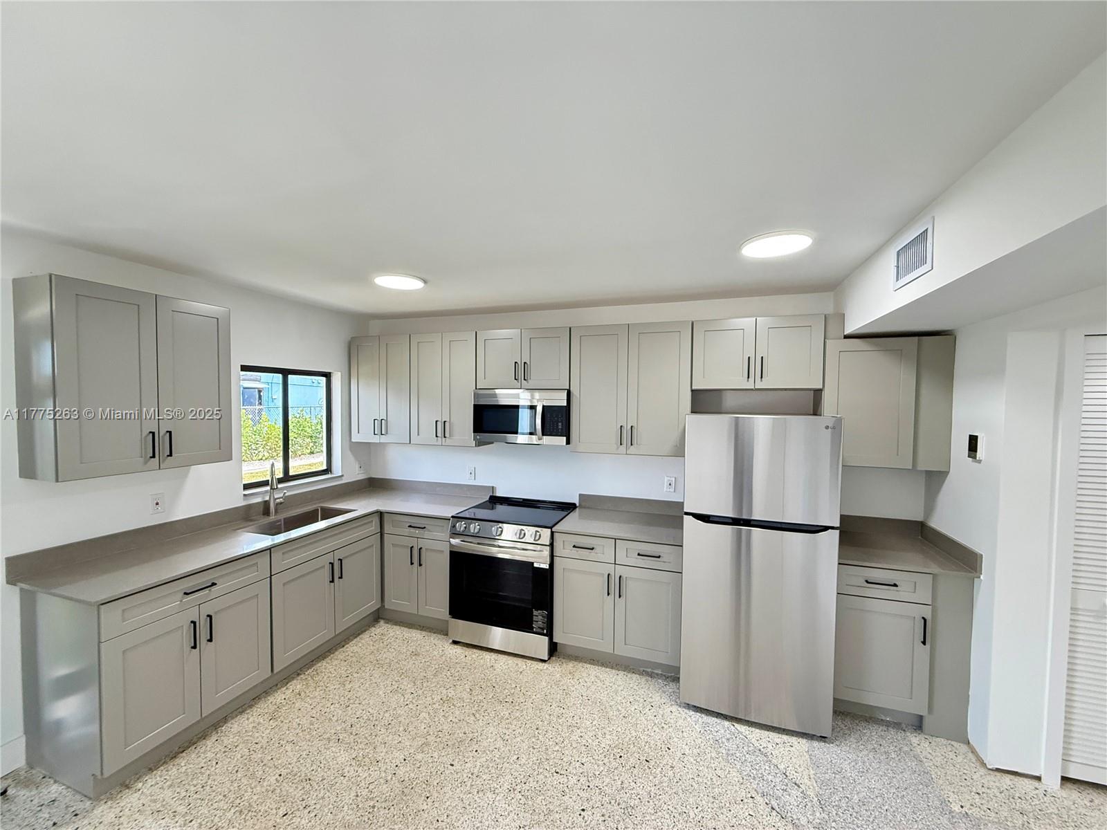 DIXIE HIGHWAY TRACK - Residential Lease