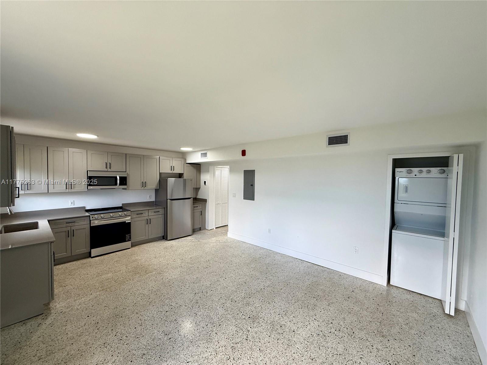 DIXIE HIGHWAY TRACK - Residential Lease