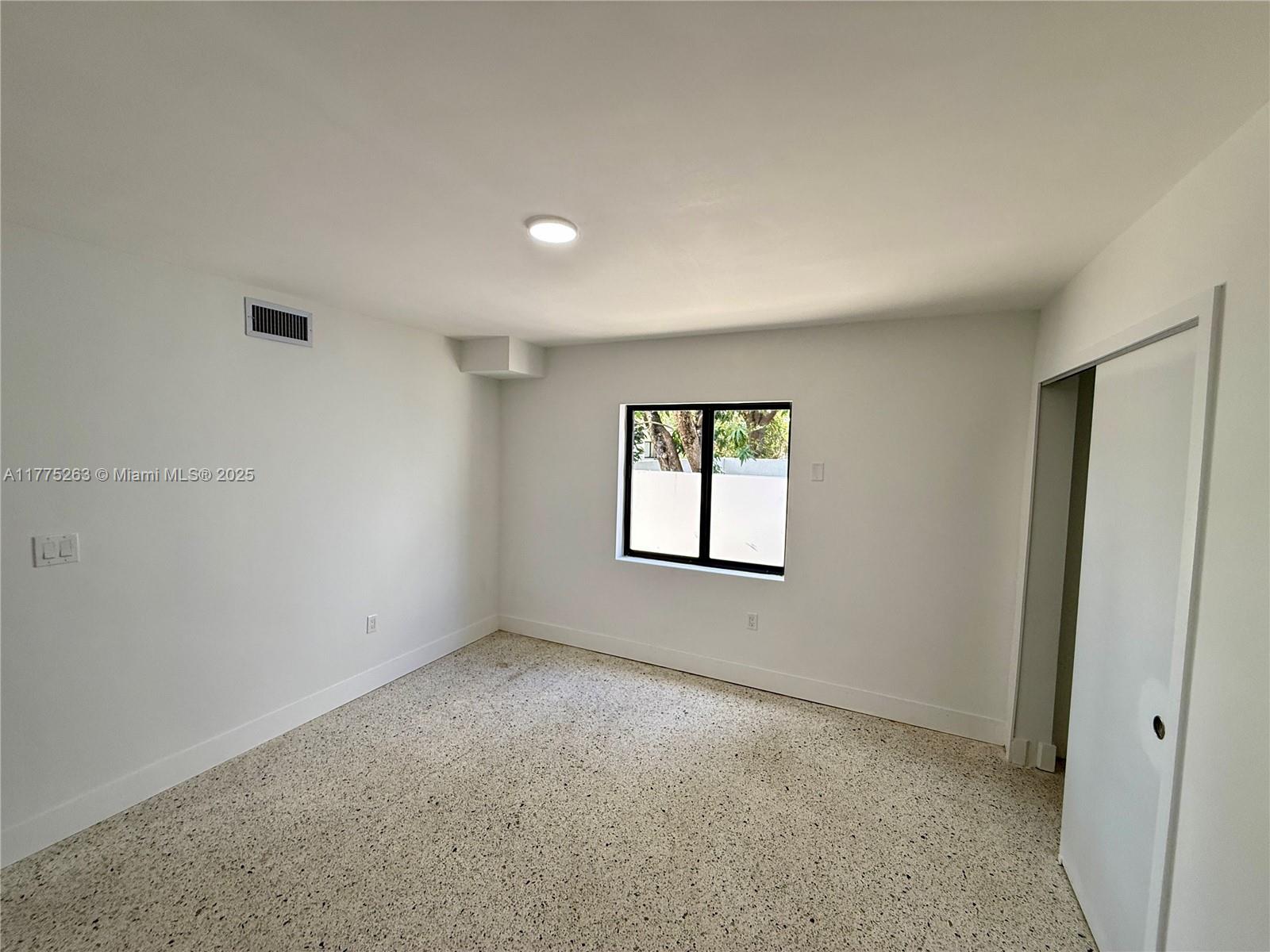 DIXIE HIGHWAY TRACK - Residential Lease
