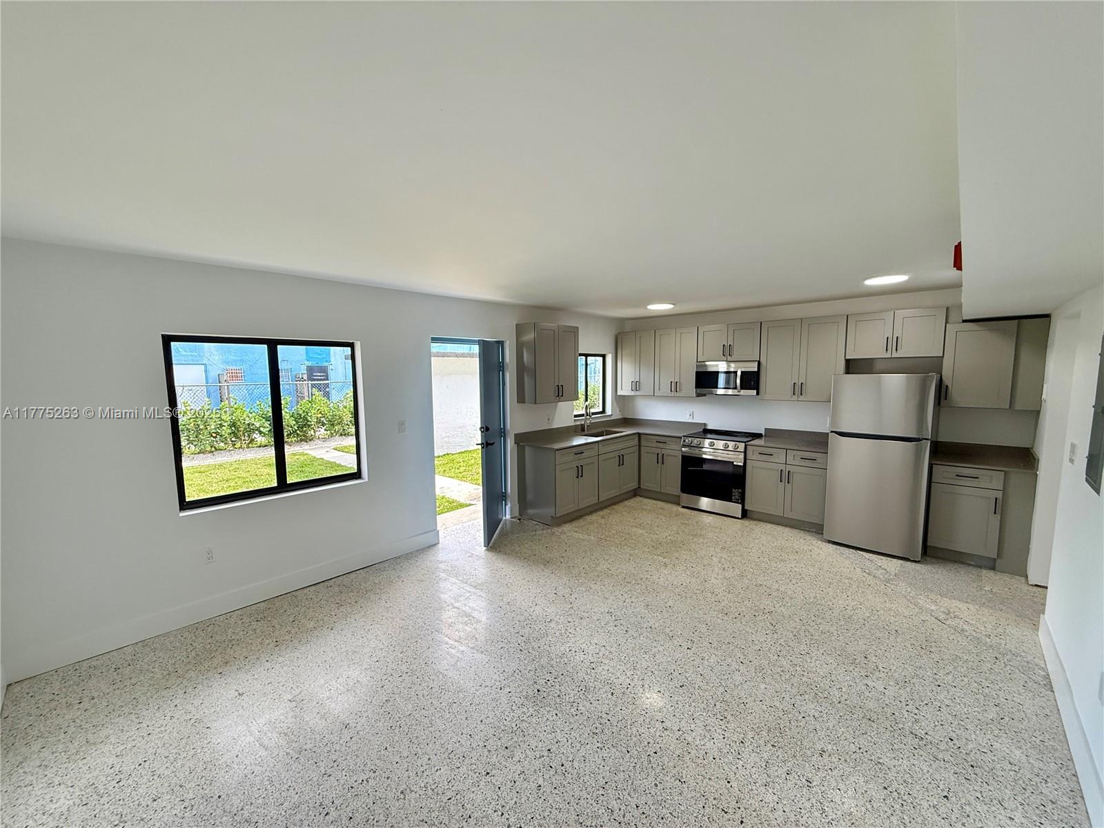DIXIE HIGHWAY TRACK - Residential Lease