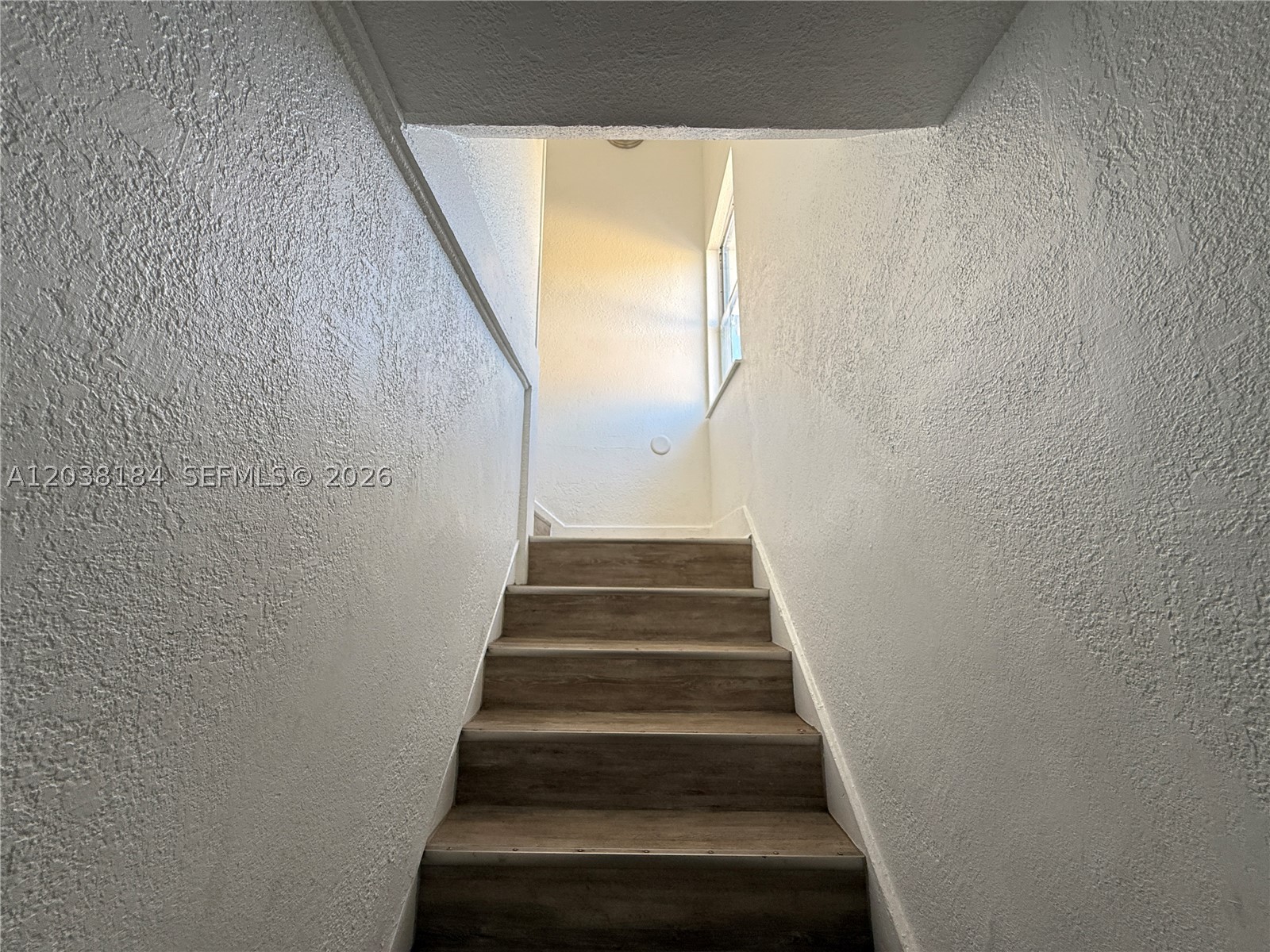 LAWRENCE ESTATE LAND CO - Residential Lease