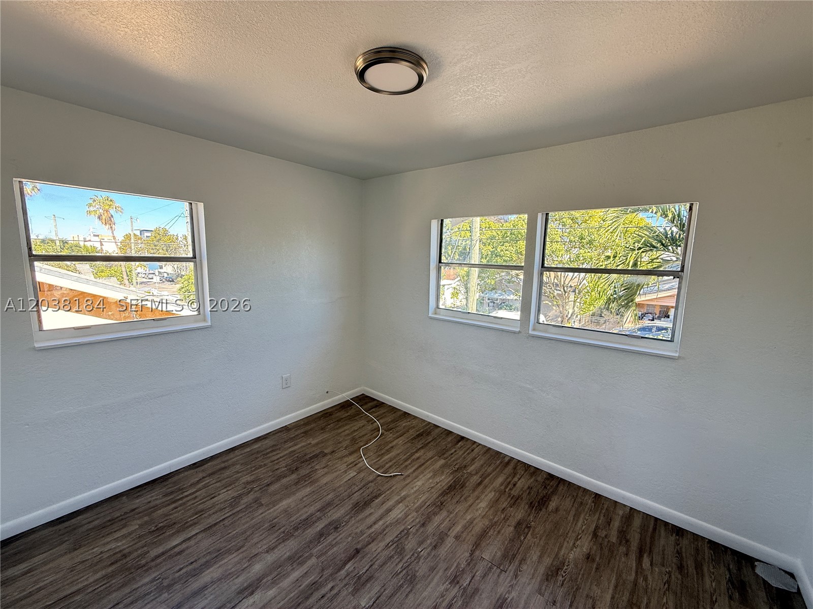LAWRENCE ESTATE LAND CO - Residential Lease