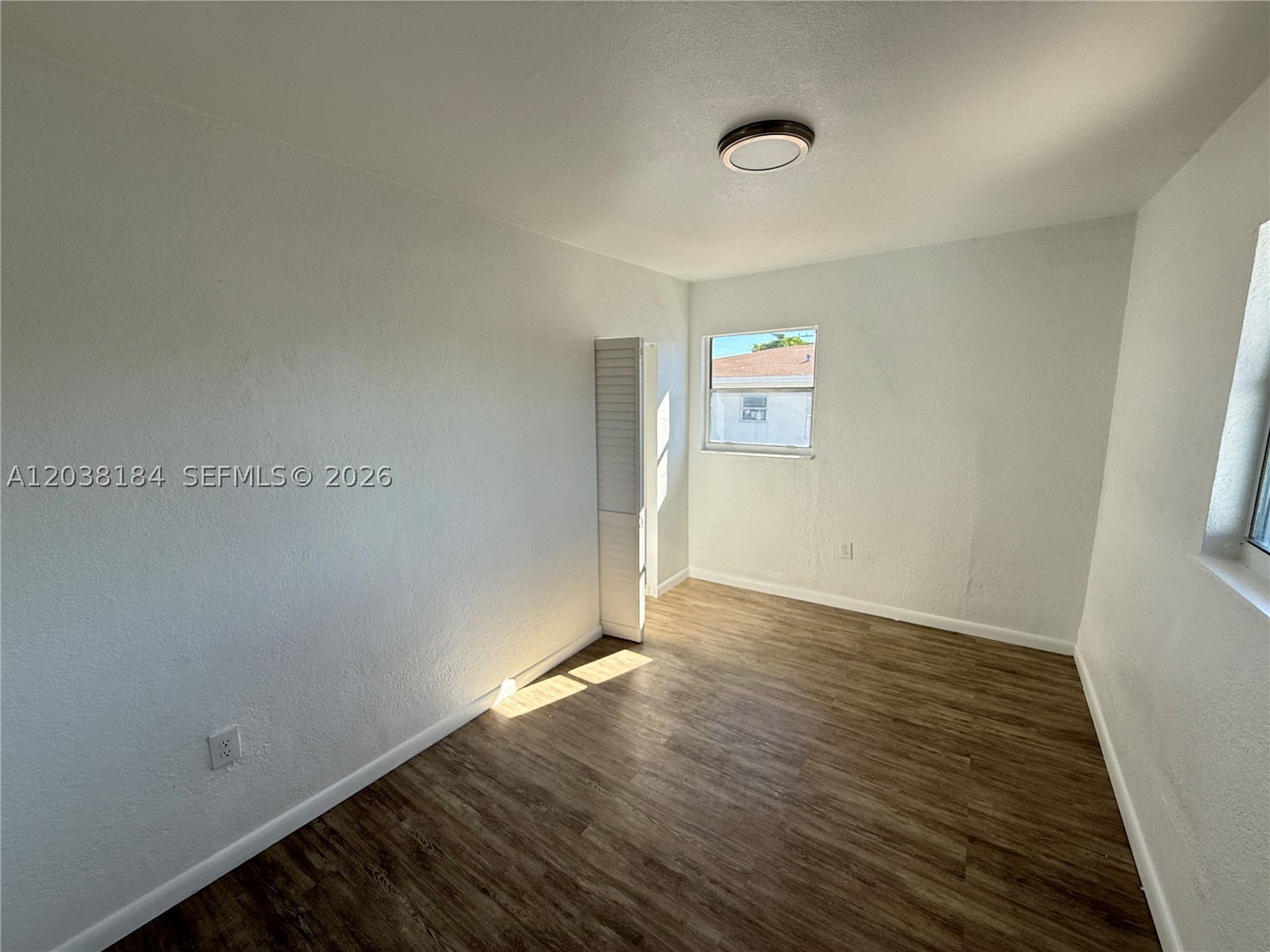 LAWRENCE ESTATE LAND CO - Residential Lease