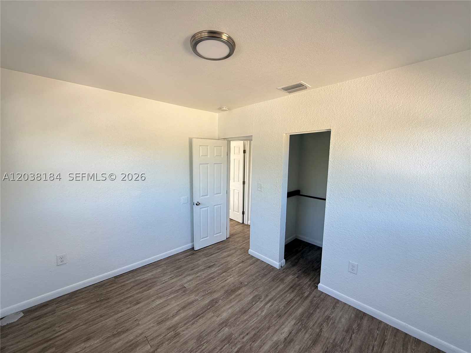 LAWRENCE ESTATE LAND CO - Residential Lease
