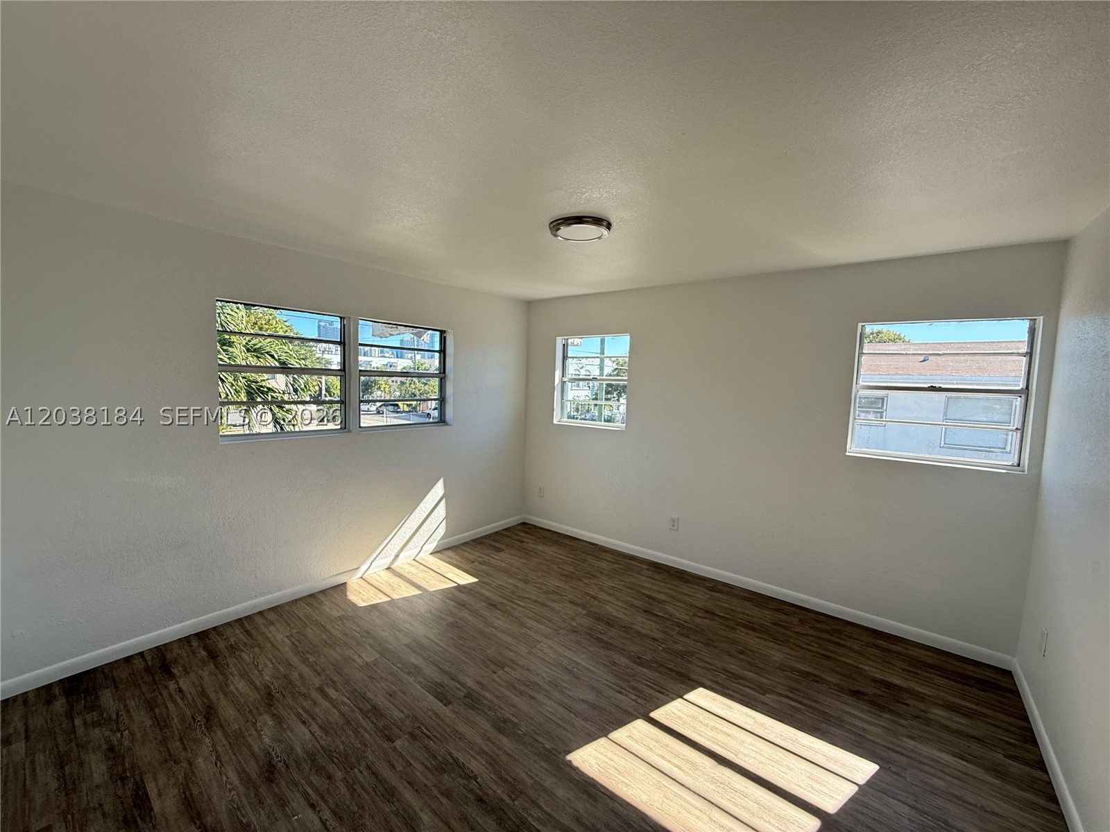 LAWRENCE ESTATE LAND CO - Residential Lease