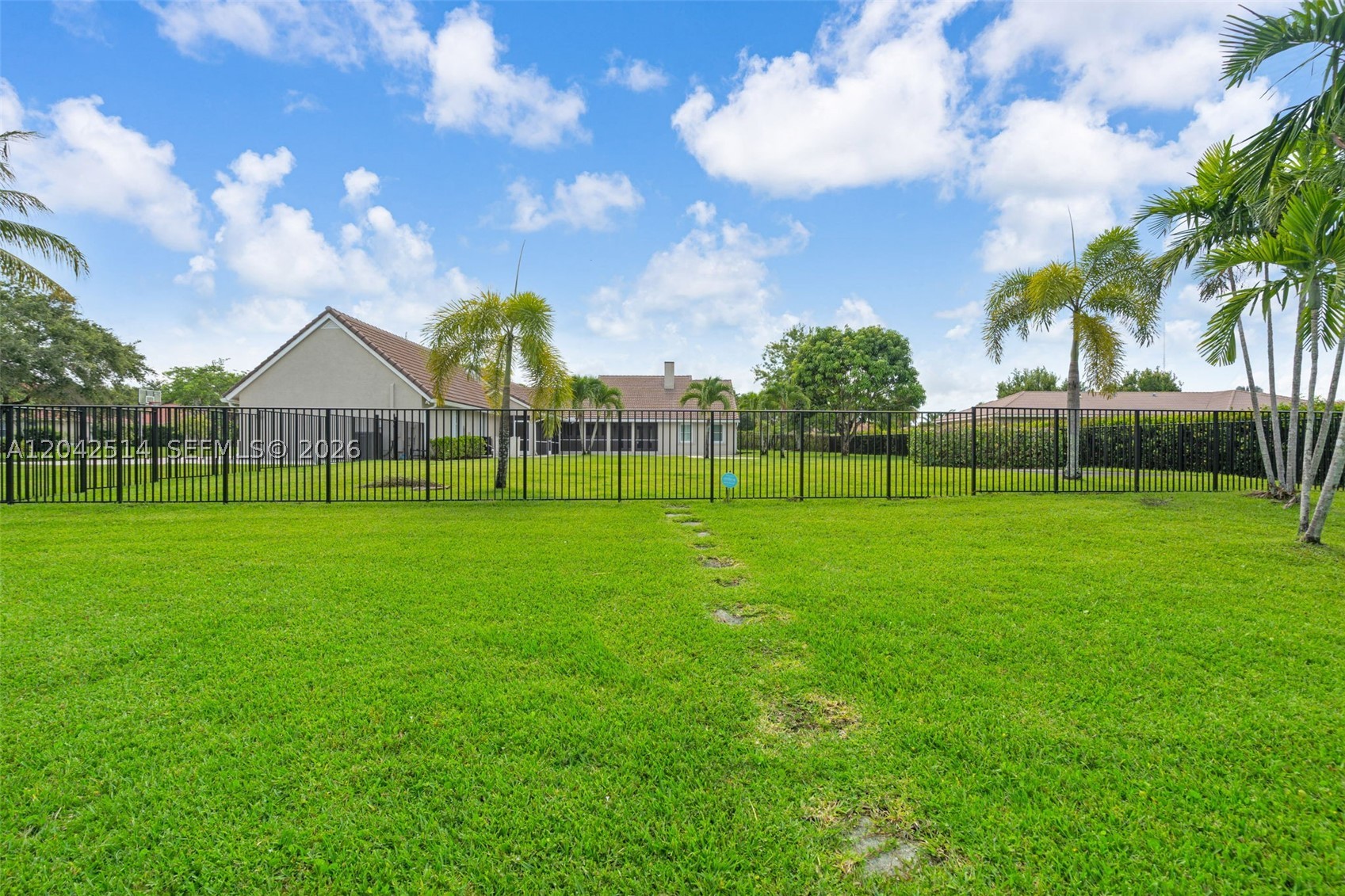 LOXAHATCHEE LAKES - Residential