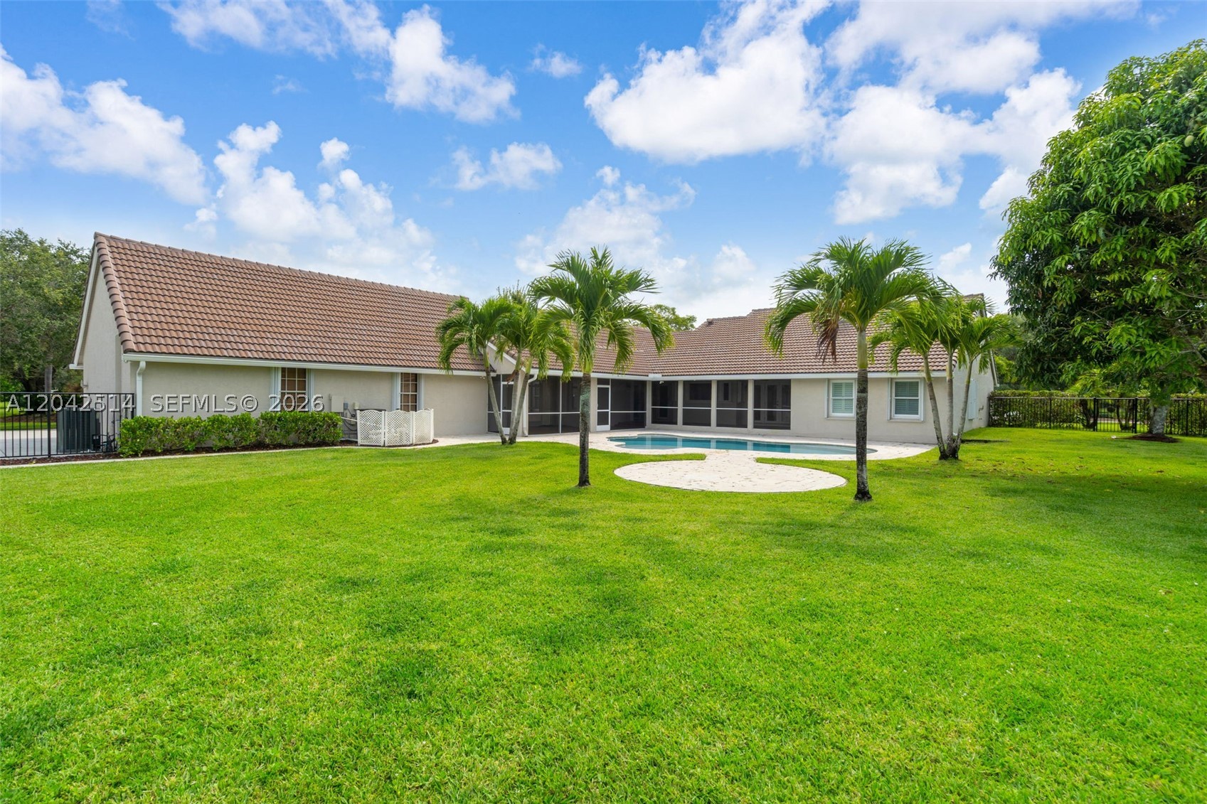 LOXAHATCHEE LAKES - Residential