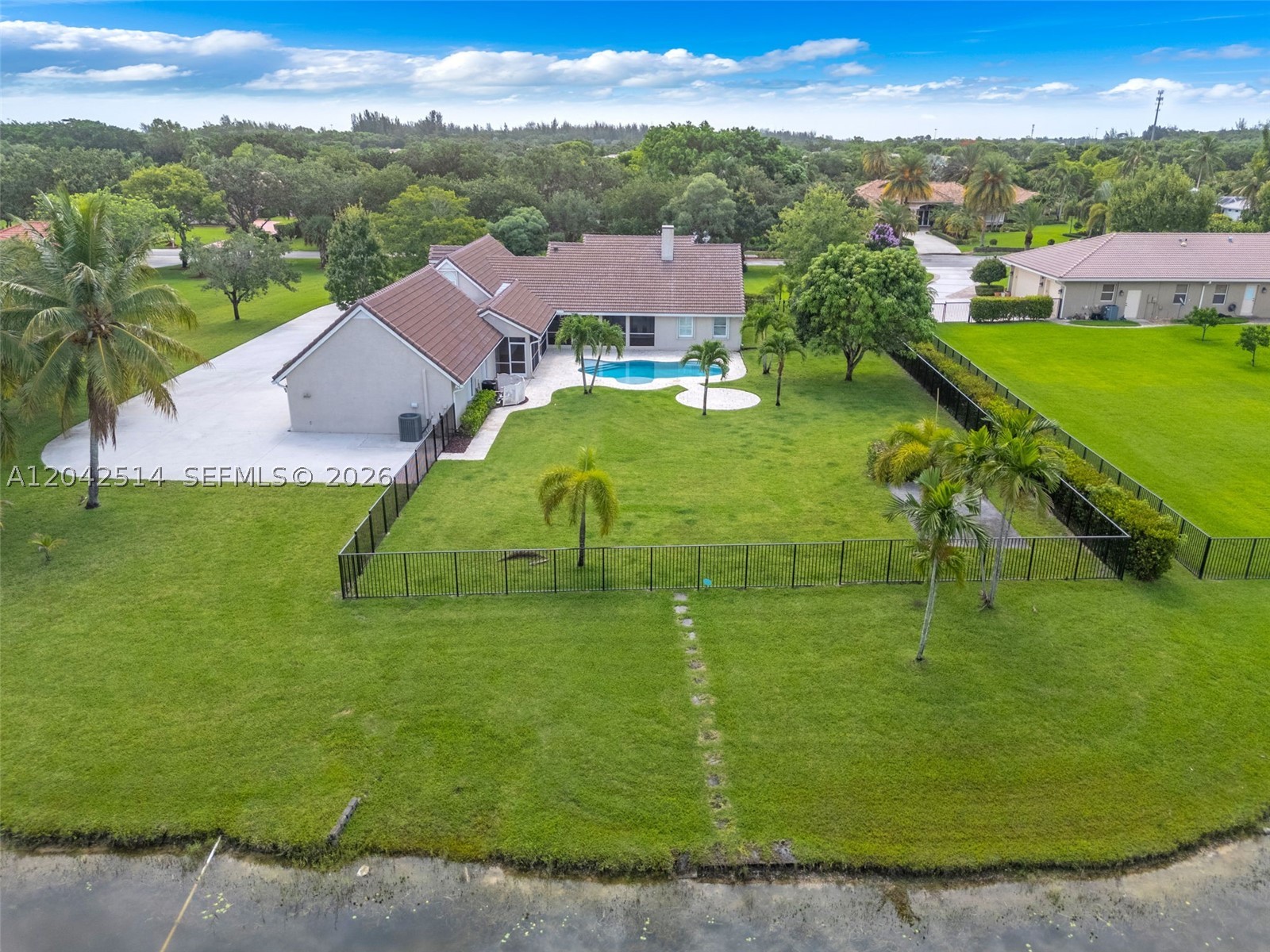 LOXAHATCHEE LAKES - Residential