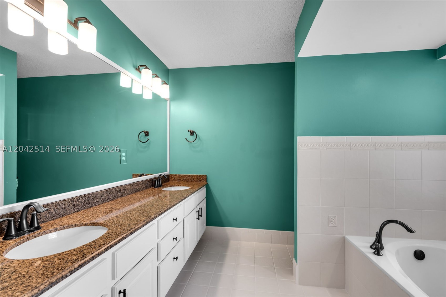 LOXAHATCHEE LAKES - Residential