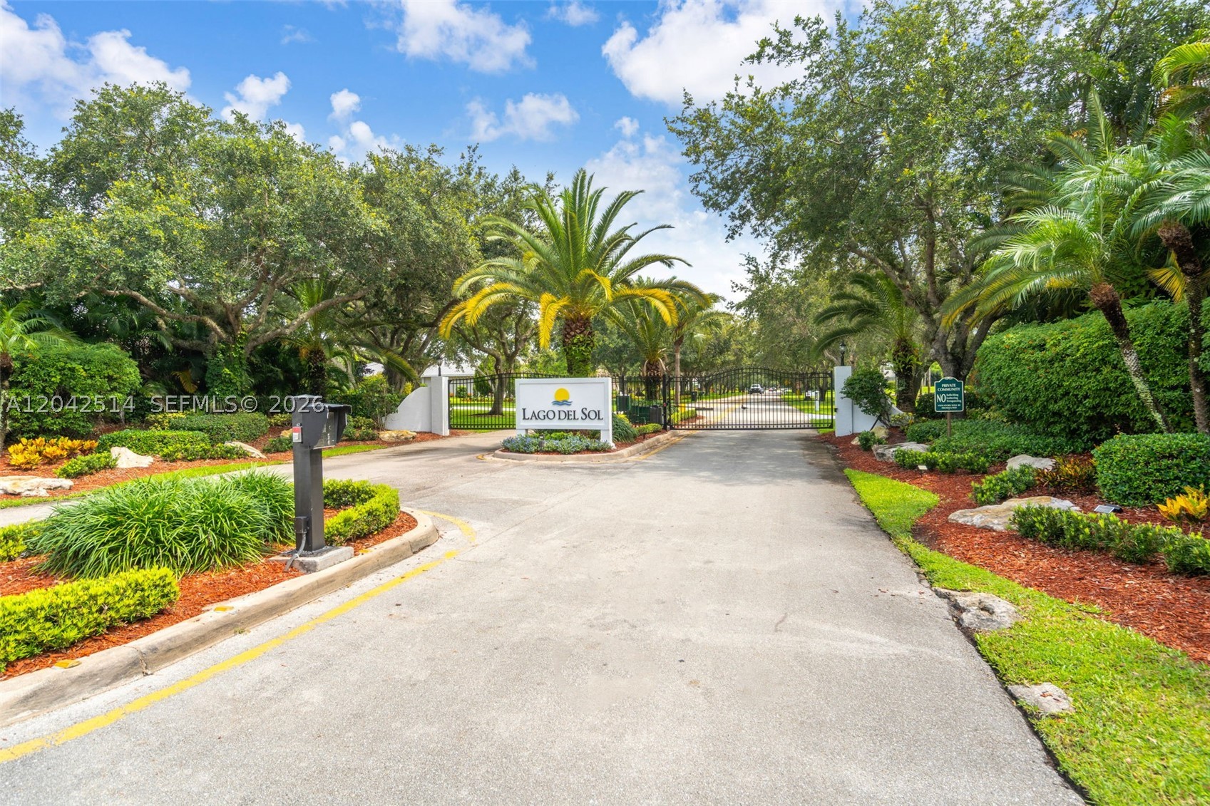 LOXAHATCHEE LAKES - Residential
