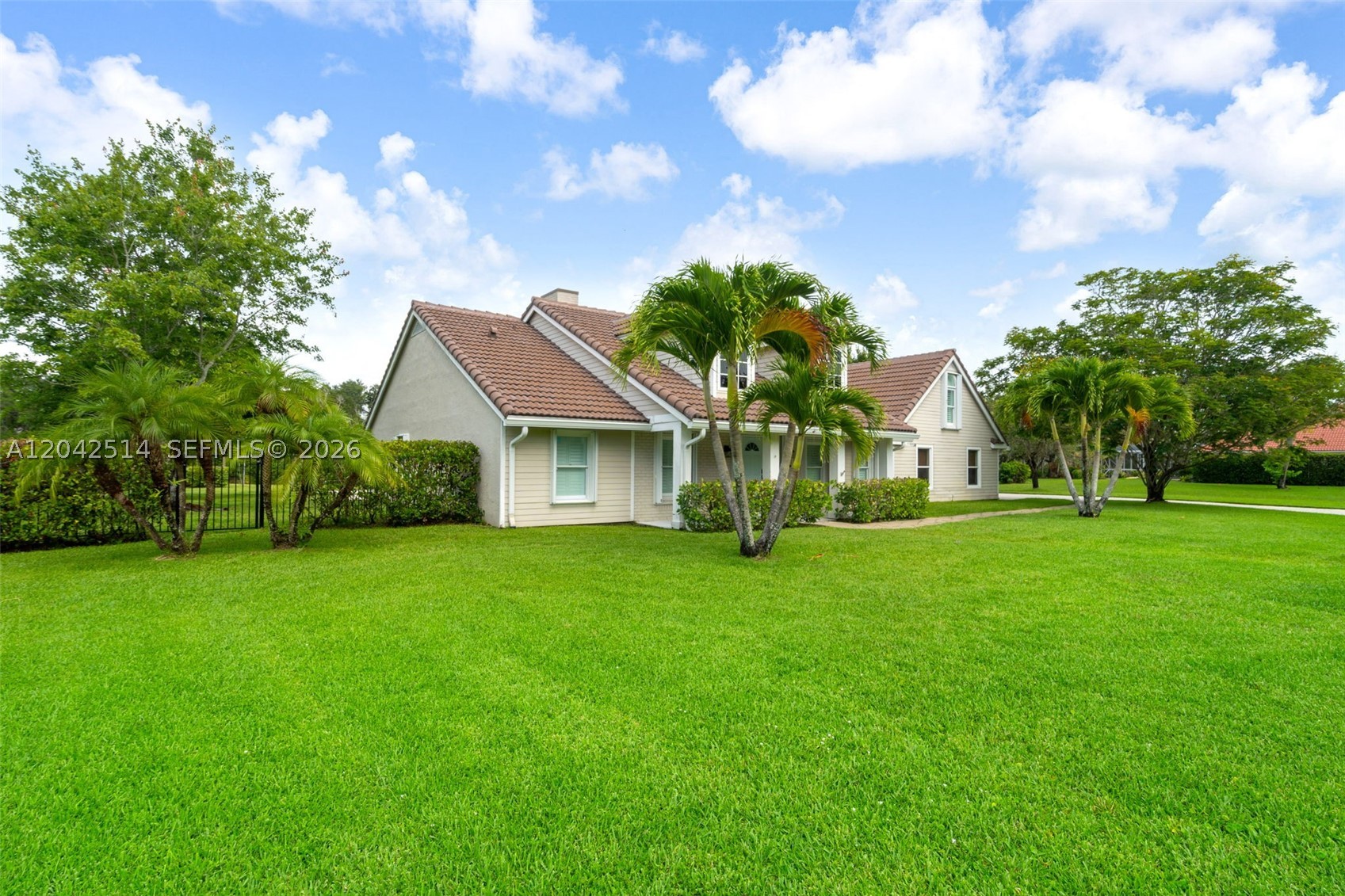 LOXAHATCHEE LAKES - Residential