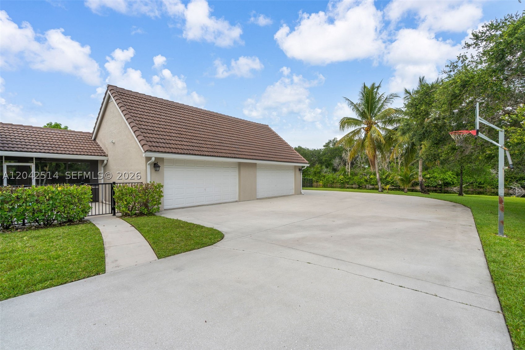 LOXAHATCHEE LAKES - Residential