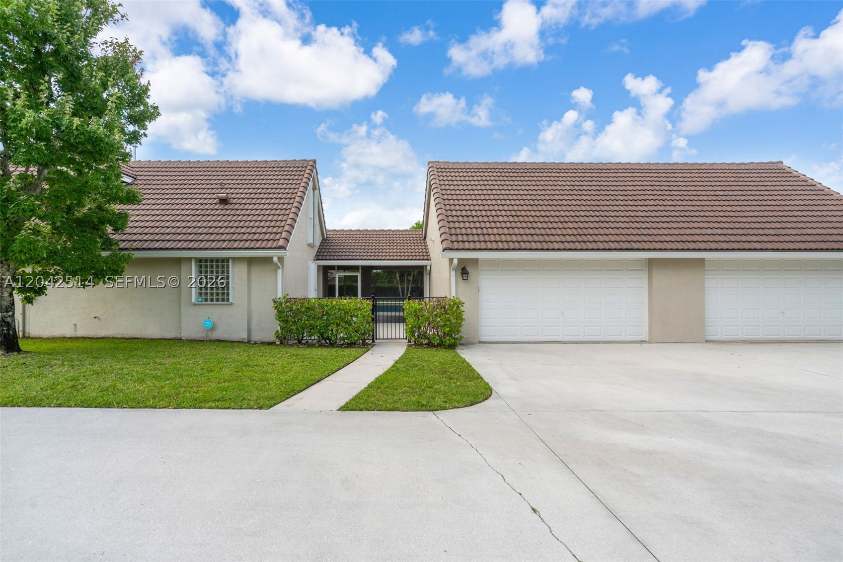LOXAHATCHEE LAKES - Residential
