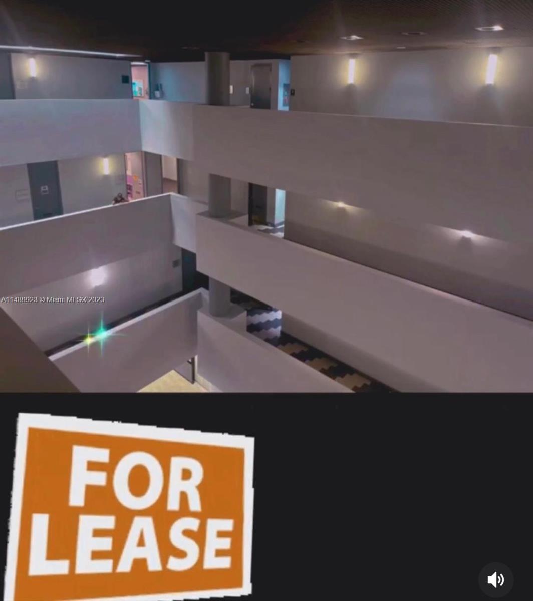 BEAUTIFUL OFFICE SPACE FOR RENT! LIGHT INCLUDED! CALL NOW