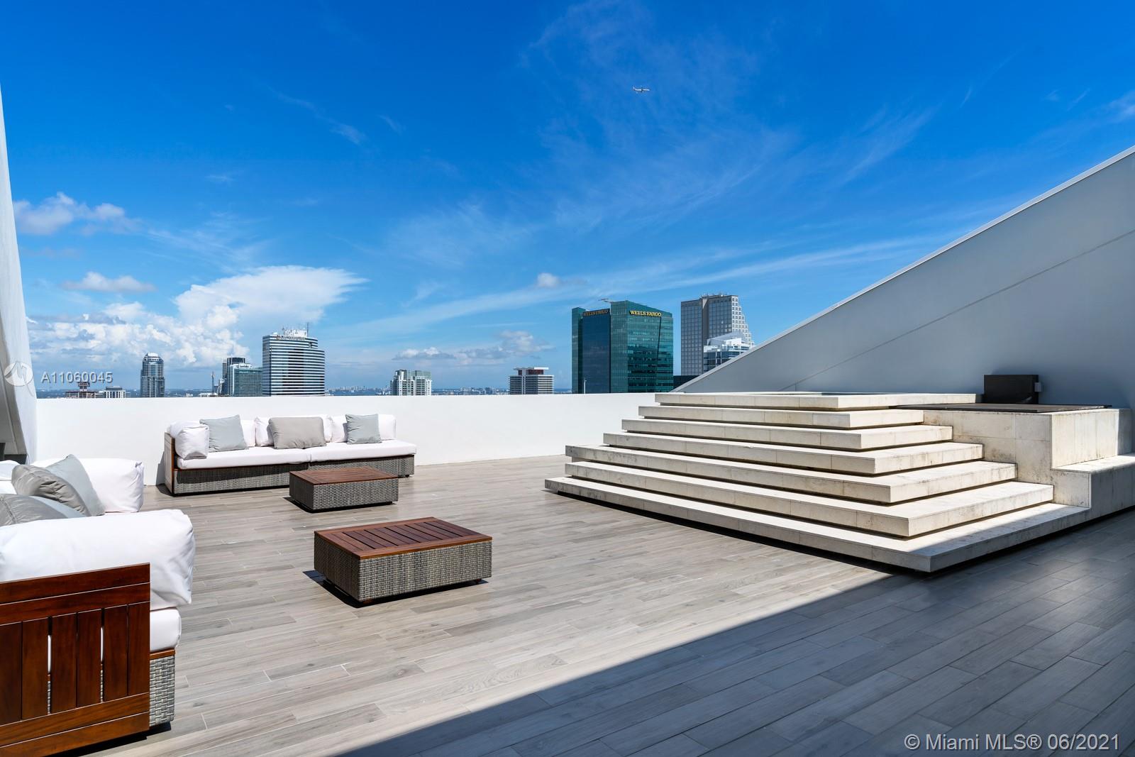 REACH CONDO - Residential