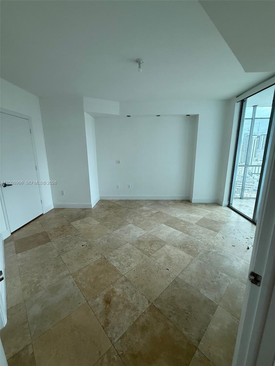 WIND CONDO - Residential