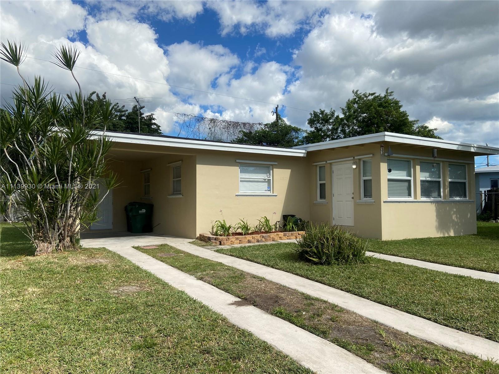 Gorgeous 3 bedroom 1.5 bathroom near the Zoo. New kitchen, floors and remodeled bathrooms. Roof with less than 5 years old. Do not miss this opportunity. Call the listing agent for more details.
