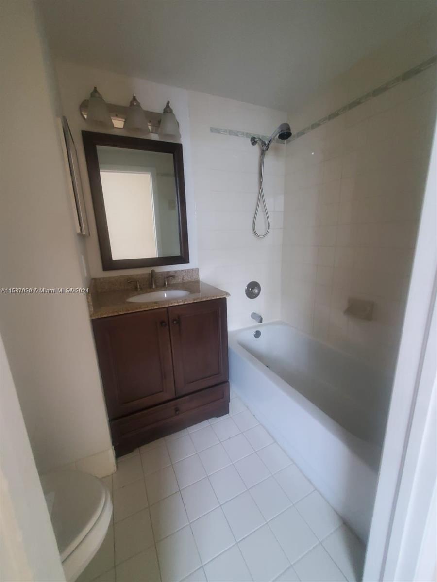 VILLAS DE TUSCANY CONDO - Residential Lease