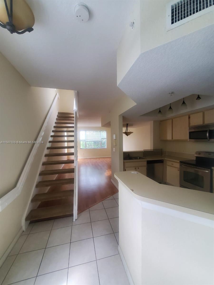 VILLAS DE TUSCANY CONDO - Residential Lease