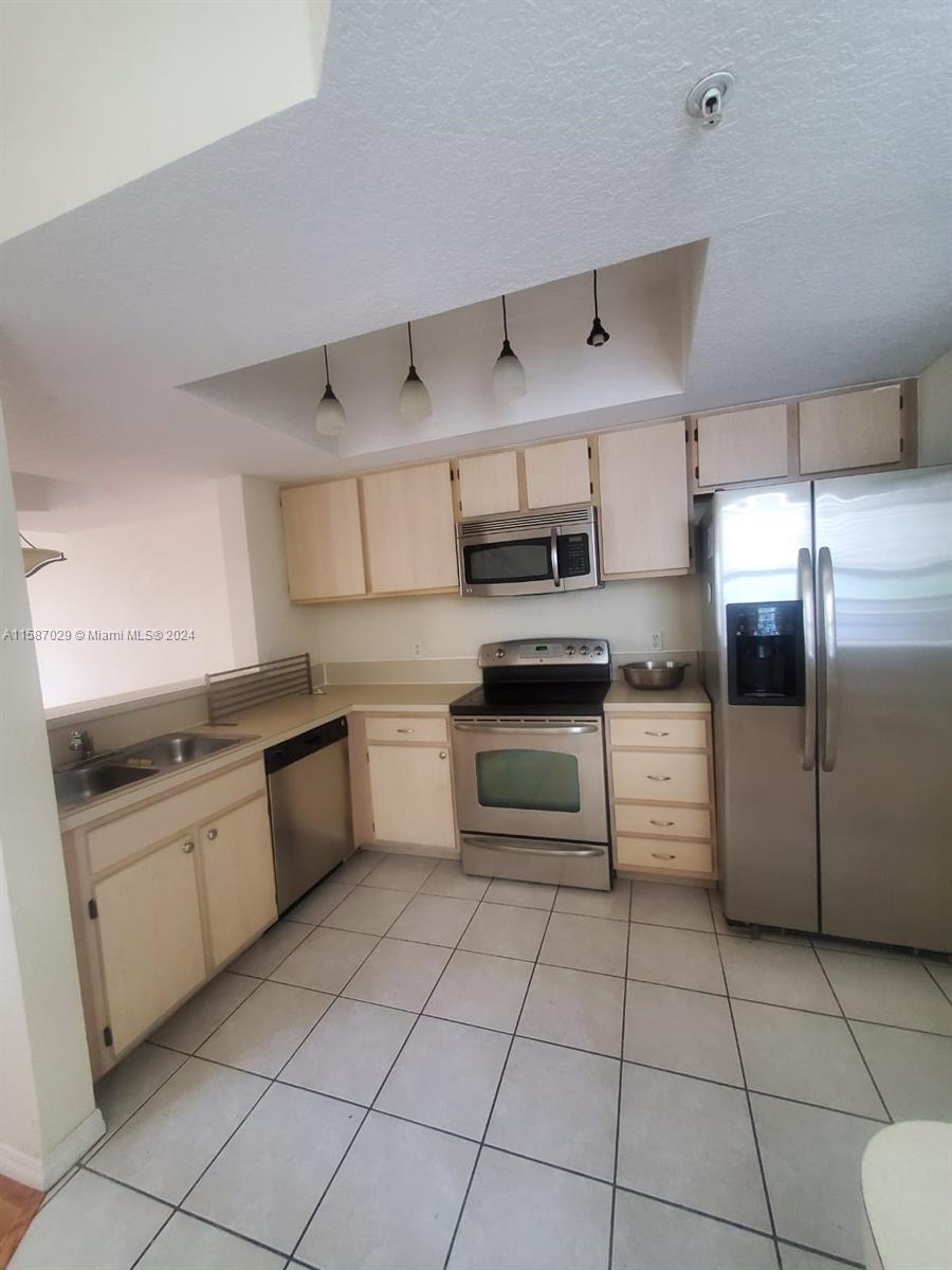 VILLAS DE TUSCANY CONDO - Residential Lease