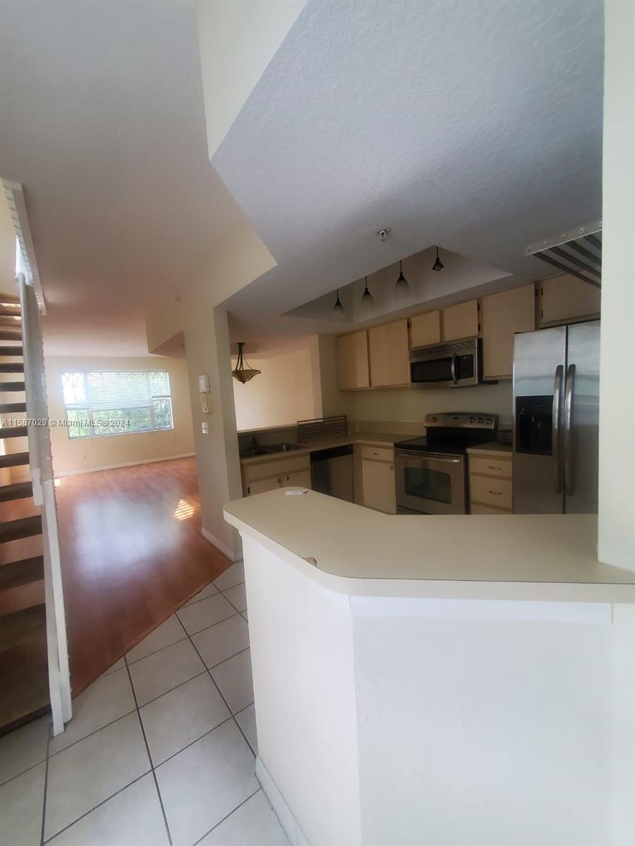 VILLAS DE TUSCANY CONDO - Residential Lease