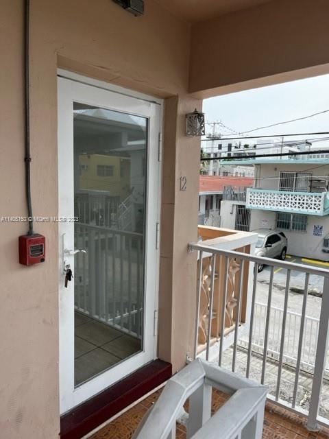 welcome to Norbie Barb these 1 bed 1 bath spacious corner unit located on the  second floor with Balcony, renovated bath and updated kitchen with SS appliances tile floors all over the apartment spacious unit with tons of light. right in the middle of Sobe with walking distance to everything Miami Beach has to offer 
Freshly painted, parking might be available for an xtra 40$ per month