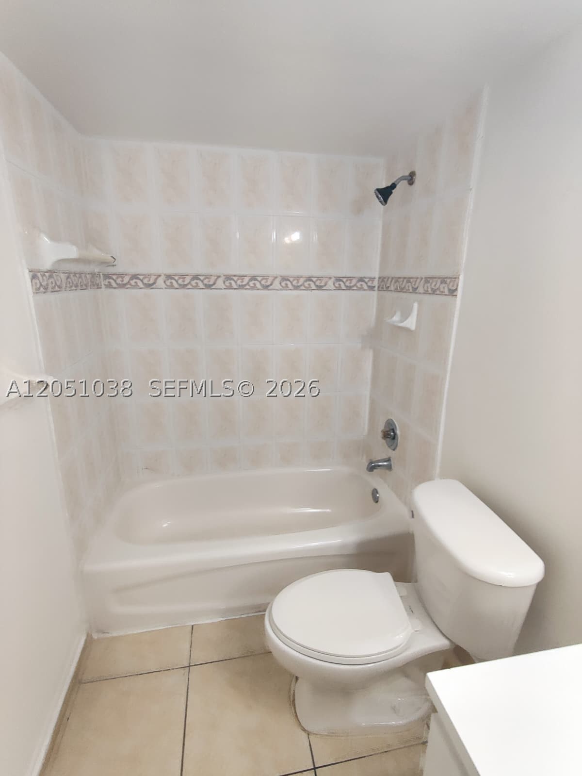 LAS ESTRELLAS CONDO - Residential Lease
