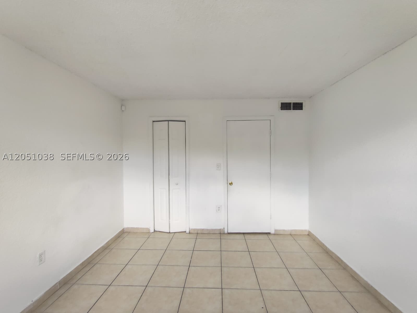 LAS ESTRELLAS CONDO - Residential Lease