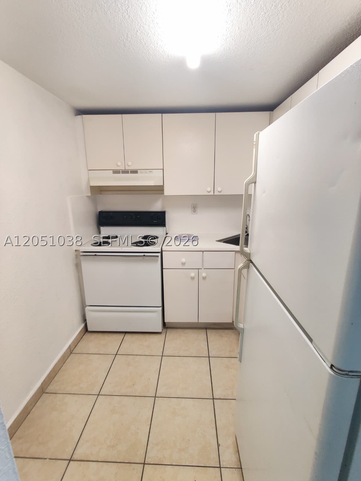 LAS ESTRELLAS CONDO - Residential Lease