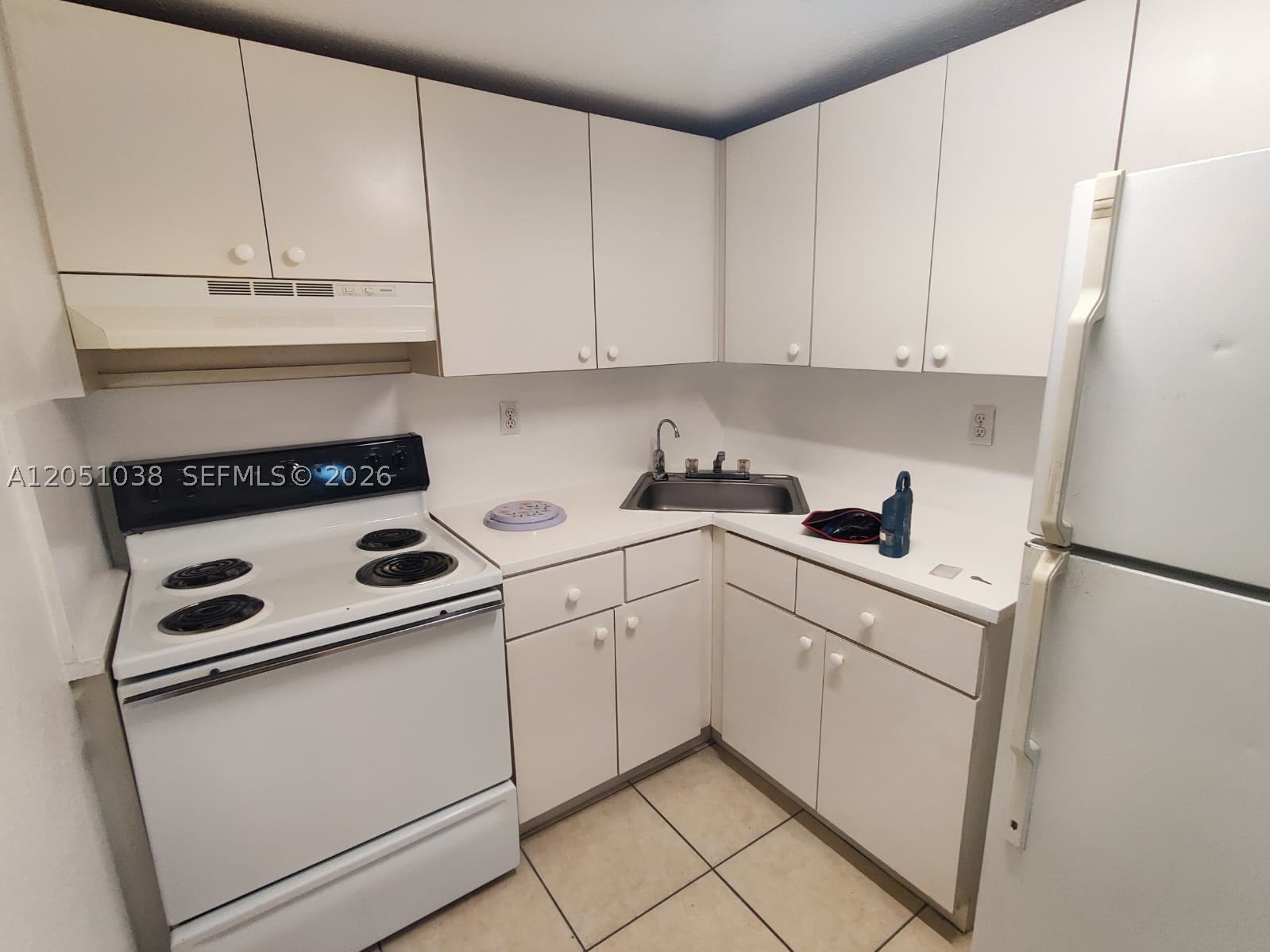 LAS ESTRELLAS CONDO - Residential Lease