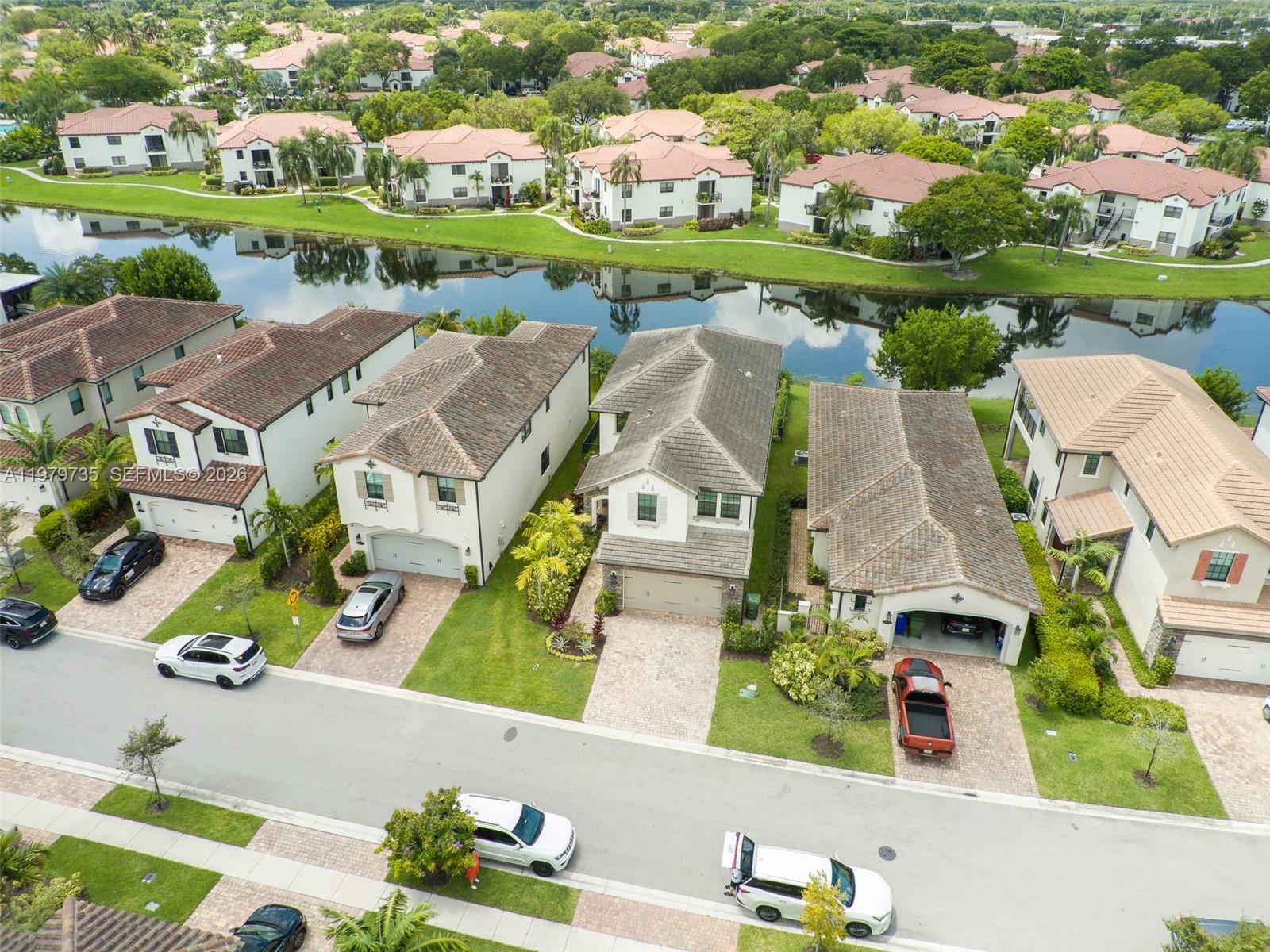 PEMBROKE LAKES SOUTH - Residential