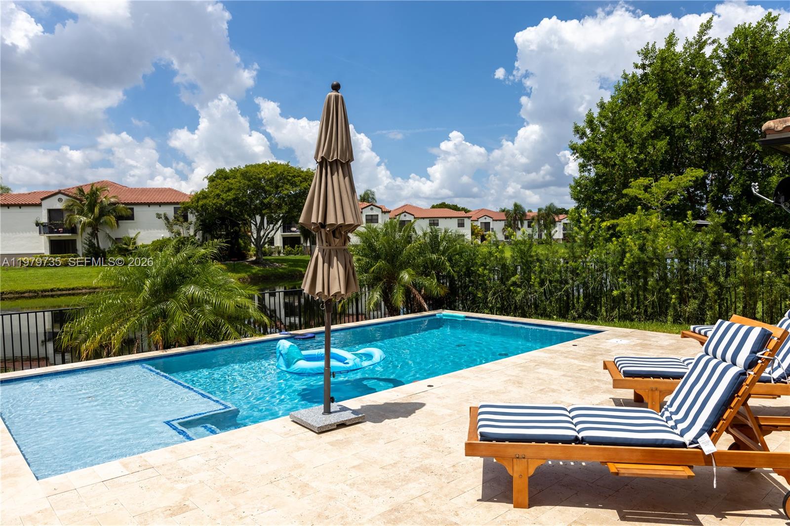 PEMBROKE LAKES SOUTH - Residential